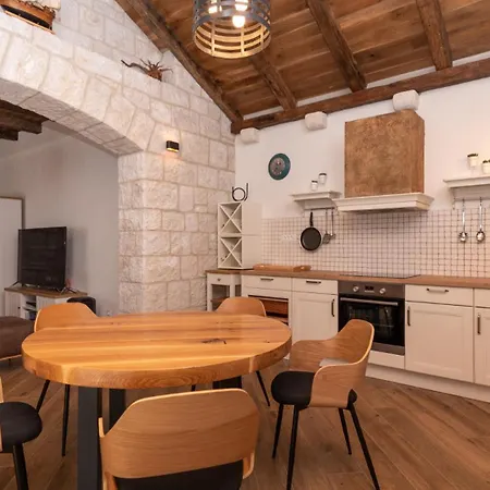 Vila Hilltop View - By Guide *