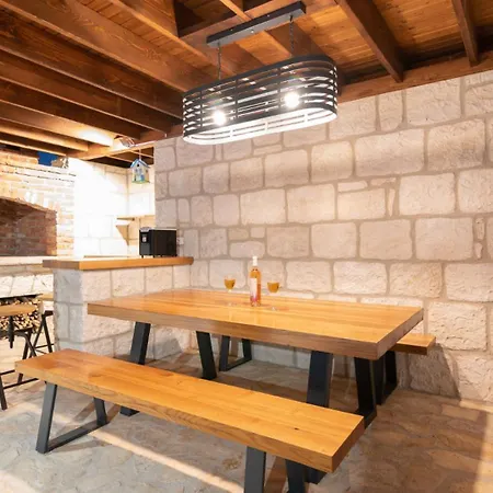 Hilltop View - By Guide فيلة سبليت