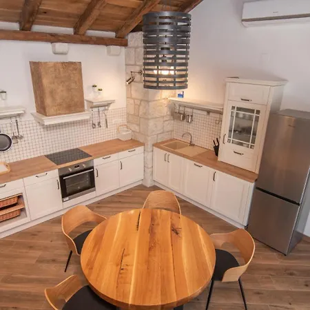 Hilltop View - By Guide * سبليت