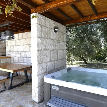 Hilltop View - By Guide فيلة